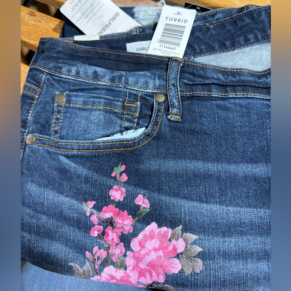 Torrid Girlfriend Oakdale Paint jeans size 24 Regular with bird and Asian tiger - Picture 9 of 14